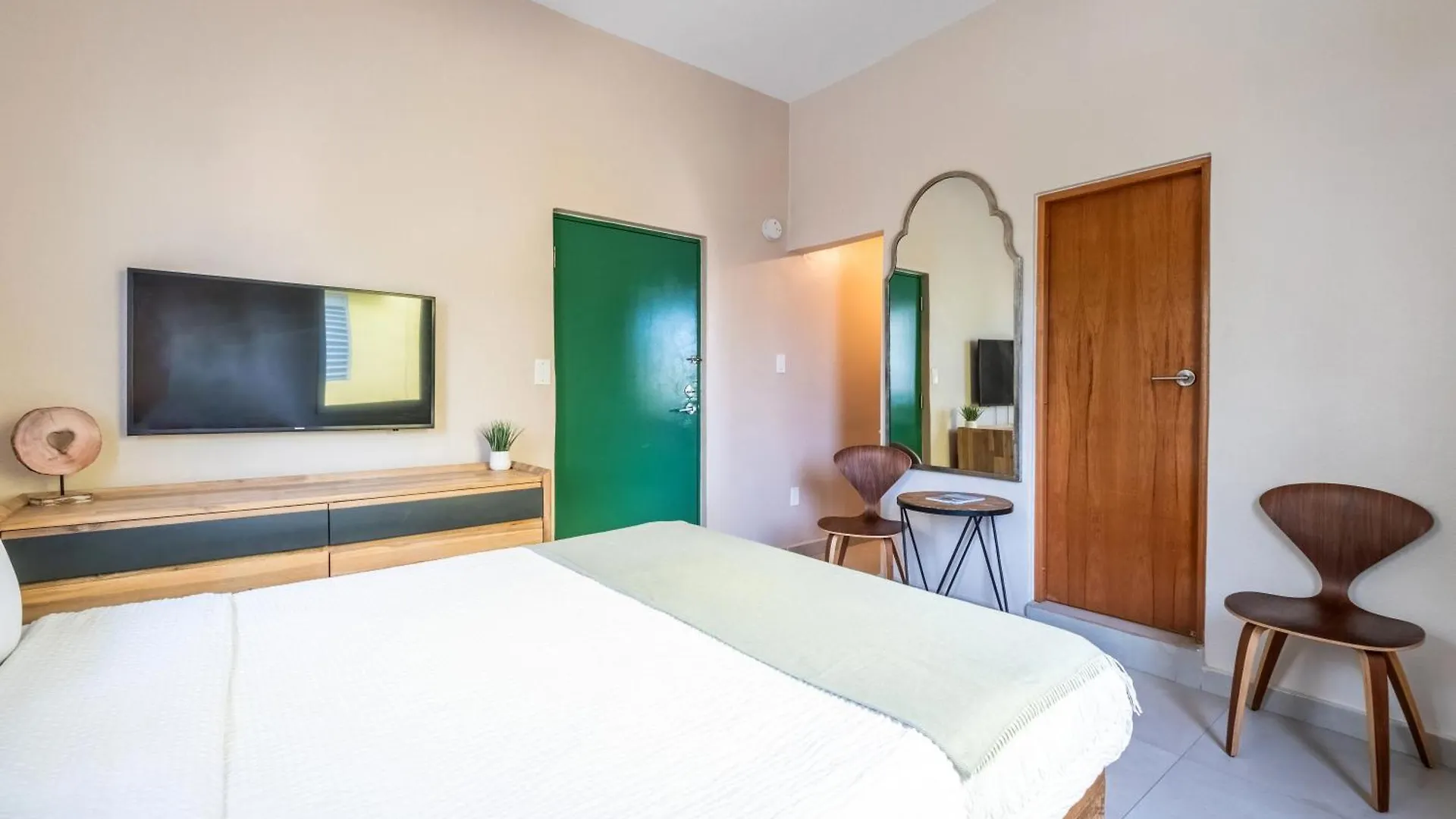 La Mona Loiza Apartment Complex By Stay With Bear San Juan